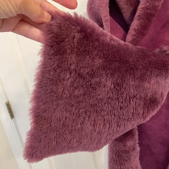 UGG PULL-THROUGH SUEDE FLEECE SCARF - Picture 4 of 10